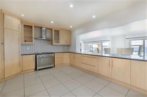 Stunning 5-bedroom Freehold home in Amanzimtoti, perfect for family living and coastal relaxation!