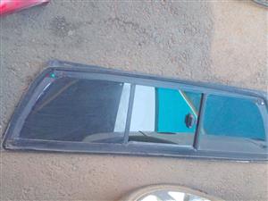 2016 chev utility back glass