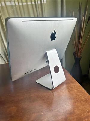 iMac 21.5inch, i5 2.7Ghz, 1000GB HARD DRIVE and 8GB RAM for use or for spares. Take as is. 