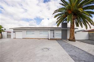 Modern Comfort Meets Classic Charm in the Heart of Windsor Park!