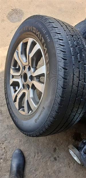 18inch Ford Ranger Wildtrack original mag with used 265/60/18 to use for spare wheel 