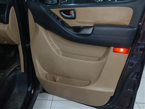 2010 Hyundai H1 2.4  Black Manual