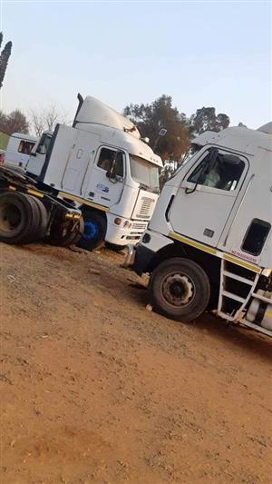 Freightliner argosy trucks stripping for parts