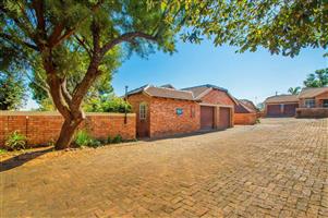 Townhouse For Sale in Honeydew Grove