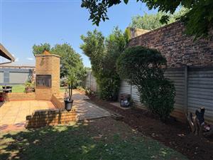 Beautiful 3 bedroom with flatlet in Boksburg,Van Dyk Park