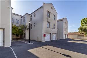 3-Bedroom Apartment To Let Walking Distance to Hugenote College , CPUT - SHORT TERM