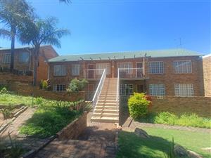 Townhouse For Sale in Die Hoewes