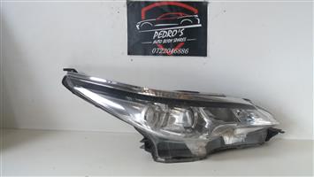 Toyota Fortuner right headlight