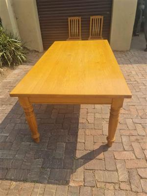 Beautifull Oak wood dinning room table and chairs