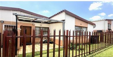 Townhouse For Sale in Ridgeway