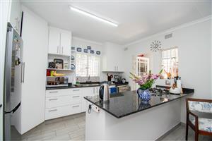 Move-In Ready Facebrick 3-Bedroom Home in a Small, Quiet Complex