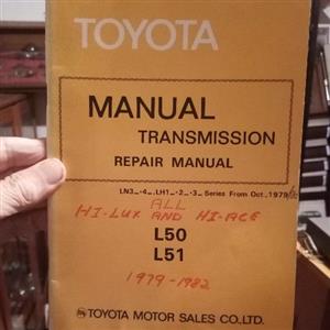 Toyota Hi Lux gearbox repair book