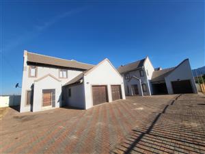 Townhouse For Sale in Aloe Ridge