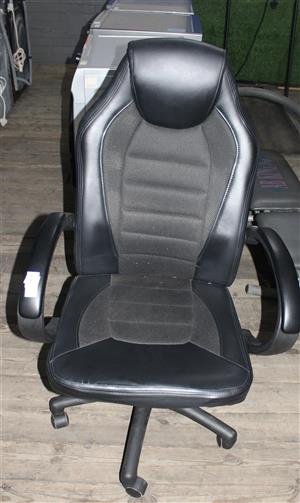 BLACK OFFICE CHAIR S065675A