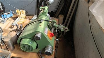 Universal Cutter Grinder