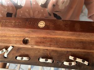 Stinkwood Riempies coach set 