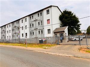 2 Bedroom Apartment for sale in Fleurhof Randburg