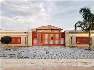 House For Sale in Nellmapius