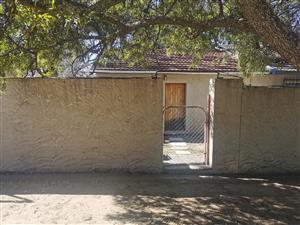 1 Bed Cottage. Lanseria, Opposite the Crocodile and Reptile Park, Johannesburg.