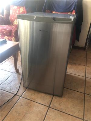 Hisense Bar fridge 100L   In excellent new condition hisense bar fridge
