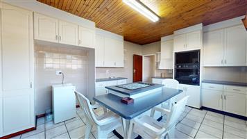 Humongous gem with 3 Flats