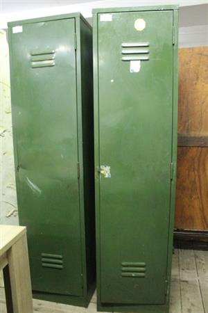 GREEN STEEL LOCKER (S067077A)