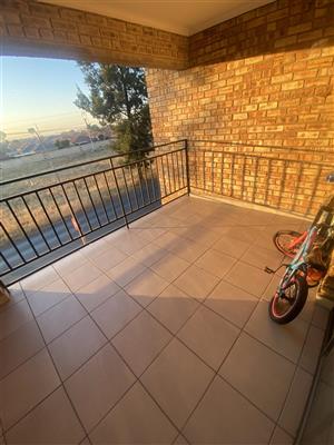 3 Bed 2 bath top floor apartment in Albertsdal