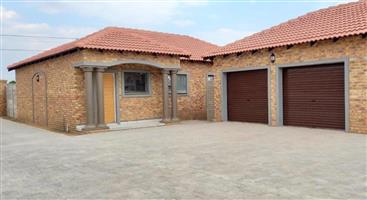 Townhouse For Sale in Riversdale