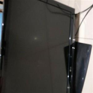 tv for sales 1 used 1 new huwai and LG