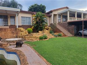 Beautiful rooms to let in Amandasig. 