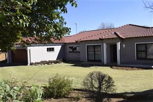 Modern 3 Bedroom property for sale in Elspark.