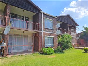 Elegant Ground-Floor Apartment in Windsor East — Bordering Robin Hills with Gardens & Secure Parking