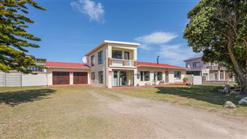 A Hidden Gem in a Prime Struisbaai Location!