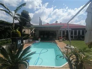 Monument, fantastic opportunity to acquire a beautifully maintained home in a prime location + Flat