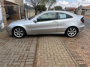 Mercedes Benz coupe c203
