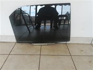 Toyota fortuner 2016 on right rear door glass original Toyota with railing