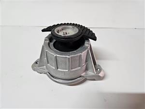 NEW MERCEDES W204 ENGINE MOUNTING