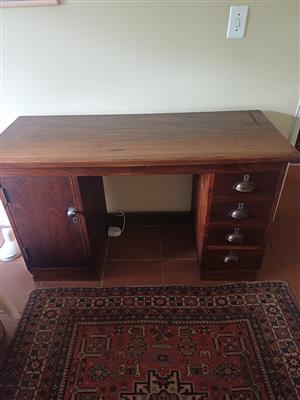 Desk for sale @ R 500