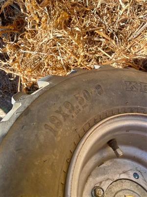 18 x 9.5 x 8 Tyres