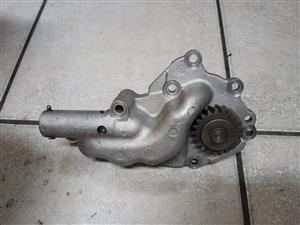 Hino J08 oil pump