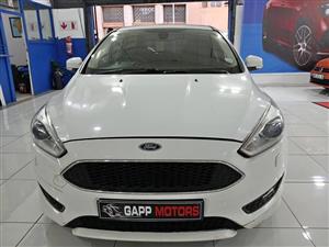 2018 Ford Focus 1.0  Manual  Petrol  White 6gears  Sunroof  Leather interior  Xenon light
