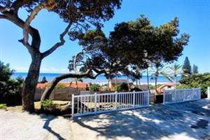 4 BED BEACH HOUSE FOR SALE - PERFECT INVESTMENT - INCOME GENERATOR