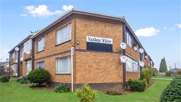 Lovely 2 bedroom apartment for sale in the popular Florida suburb.