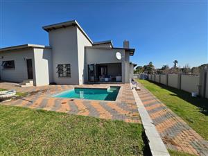 3 Bedroom House in Magalieskruin Estate