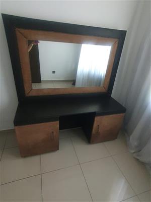 Dressing table with 2 side table