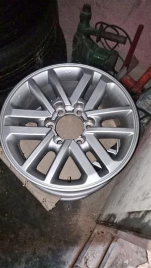 17" Toyota Hilux/Fortuner original mag to use for spare.