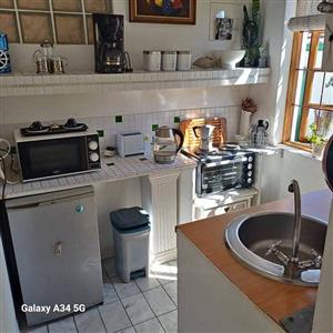 FULLY FURNISHED 1-BEDROOM COTTAGE TO LET | KENSINGTON  Available from 1 June  Enjoy comfortable a