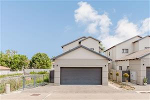 Three Bedroom Ultra Modern Beautiful Home Fully Furnished