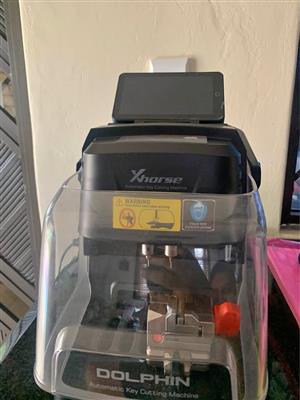 Automotive keys with key cutting machine