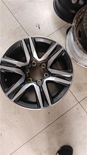 TOYOTA 17inch Hilux/Fortuner original mag to use for spare/replacement 